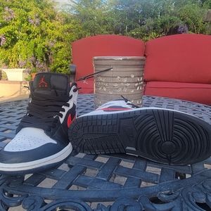 Jordan 1 mid Black chile red white